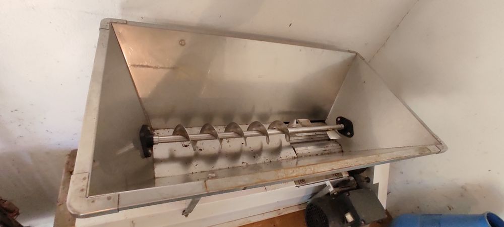 Espremedor de uvas elétrico