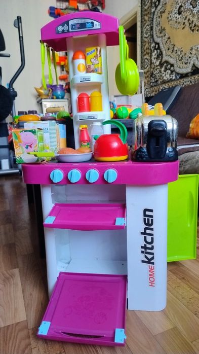 Дитяча кухня, мікрохвильова, тостер, їжа, приладдя