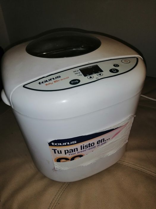 Máquina de fazer pão TAURUS, funciona perfeitamente,