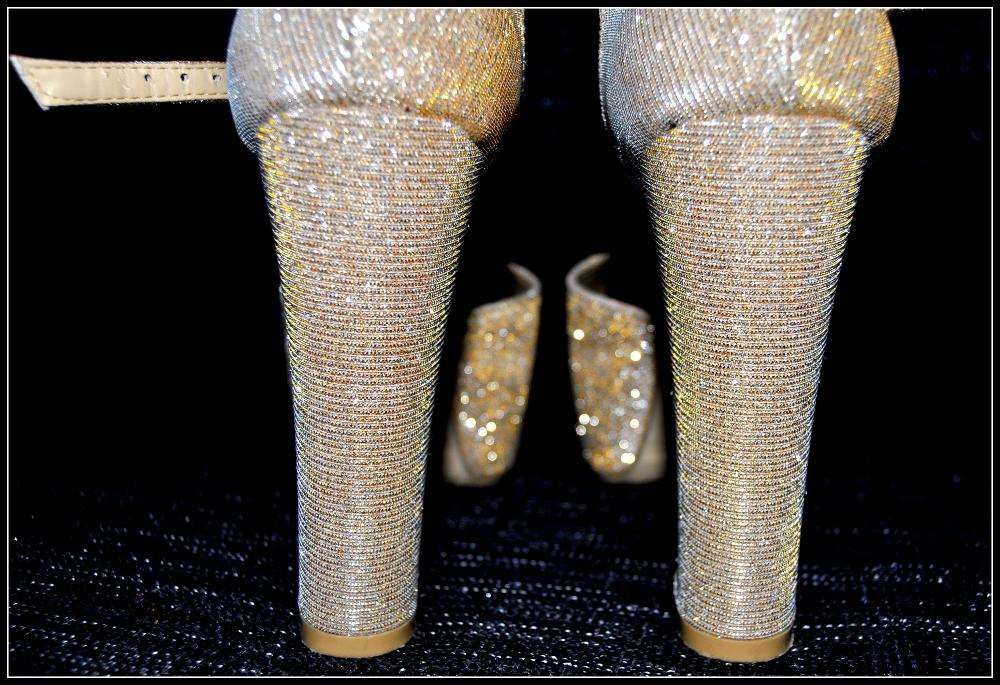 Sandálias com brilho