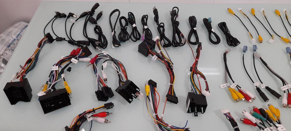 Cabos rca iso usb Canbus microfone Subwoofer Câmera traseira Etc....