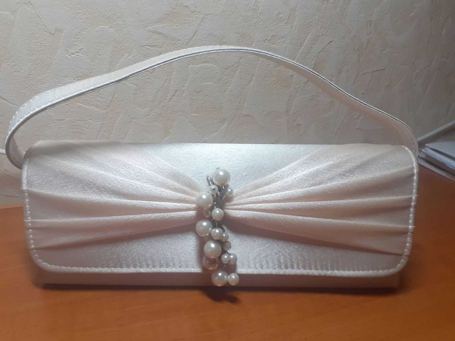 Сумочка  невесты и перчатки