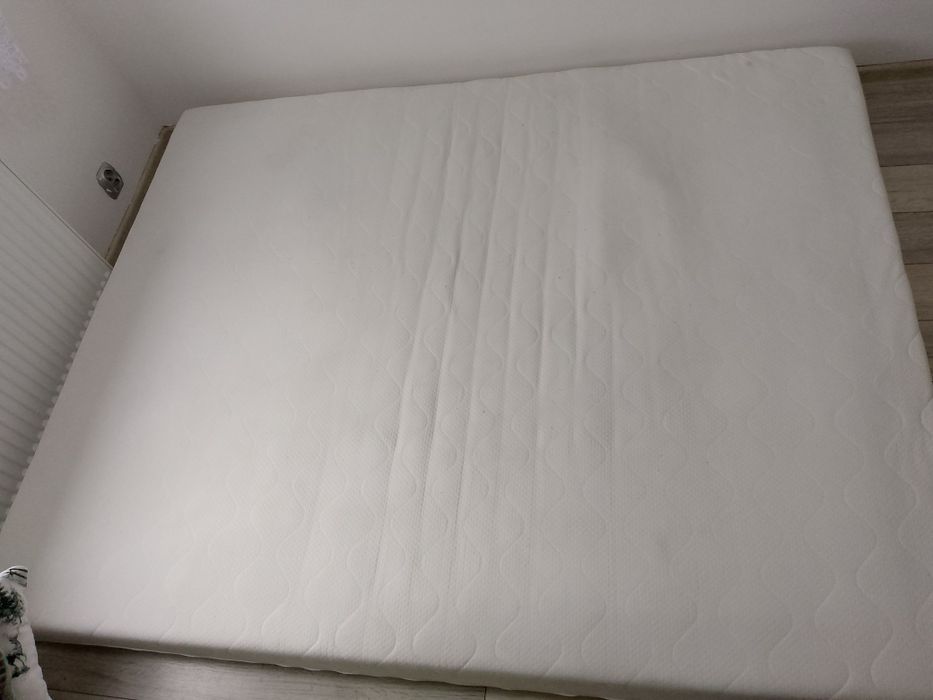 Materac 160x200 sprężynowy.