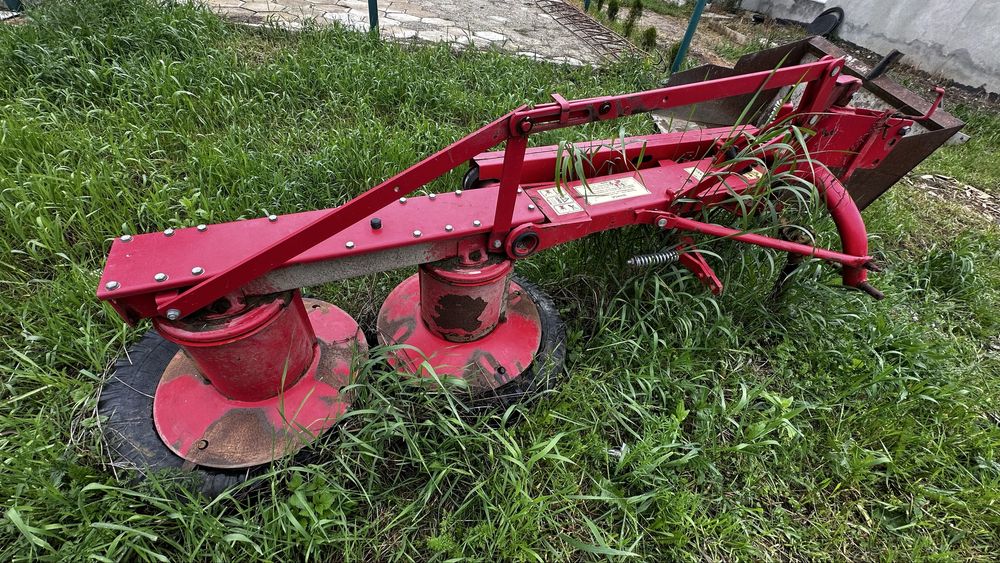 Трактор універсал 445 , причеп , косарка роторна z-069