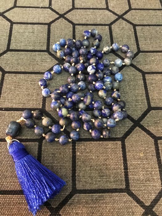 Naszyjnik z kamieni lapis lazuri. Mala medytacyjna.