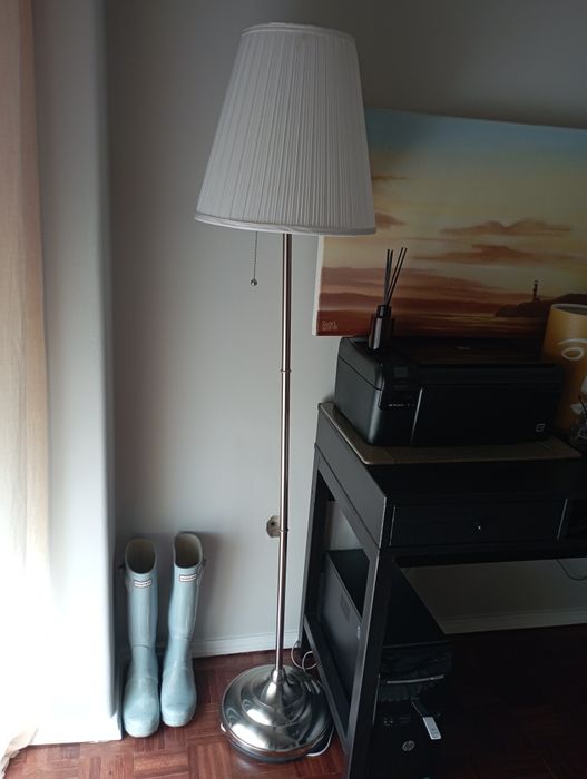 Candeeiro branco em aço IKEA