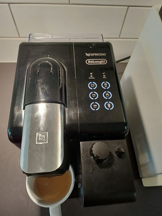 Продам кавоварку  Delonghi