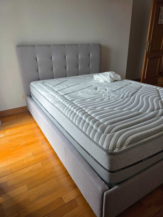 Cama de casal com colchão