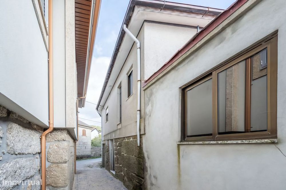 Moradia T2 Habitável em Sobradelo da Goma