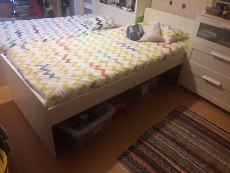 Cama de solteiro para criança.