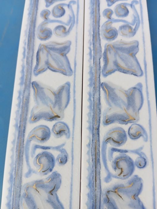 Azulejo faixas dourado e azul