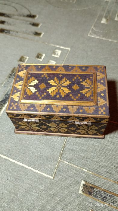 Шкатулка школи маркетрі інкрустації соломою