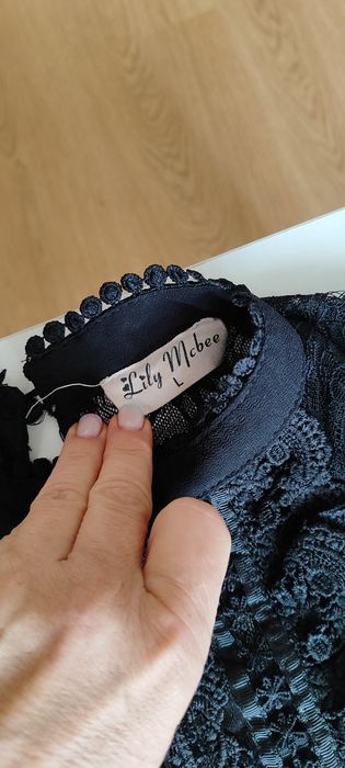 Piękna koronkowa sukienka Lili Mcbee rozmiar L