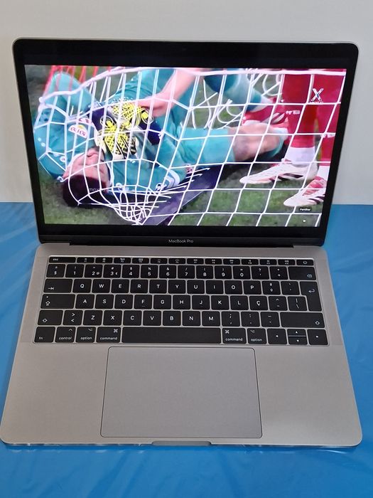 MacBook Pro Ecrã Retina 13,3" | Intel Core i5 | 8 Gigas de Memória RAM | Disco SSD PCIe | Gráfica Iris Plus Graphics 1536 MB | Mac OS Monterey | NOVO
