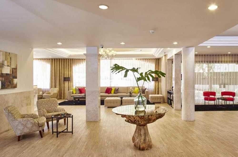 T0 Cond Fechado c/Piscina no Forte S João