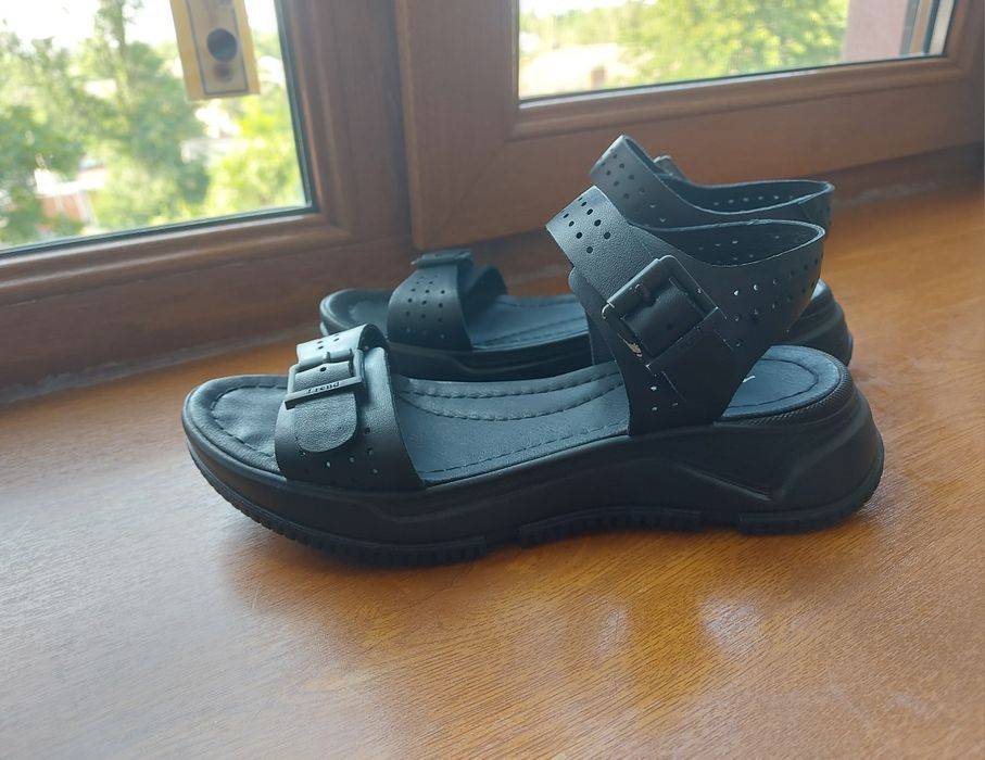Сандалі, босоніжки. Шкіра. 38р.