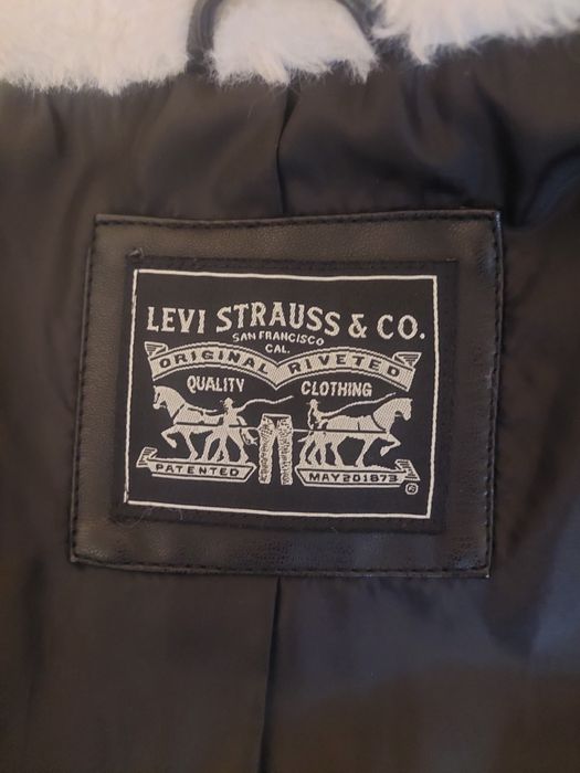Жіноча зимова куртка Levis