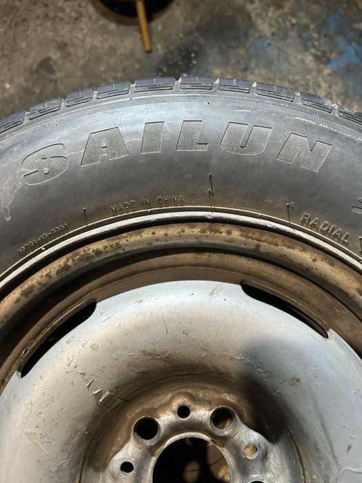 Продам майже нові шини з дисками