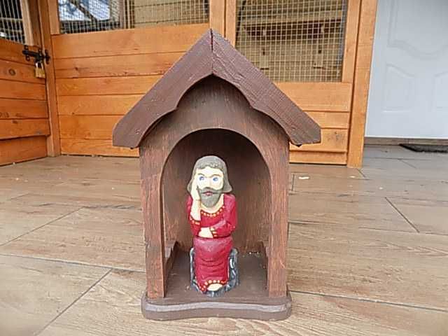 kapliczka z Jezusem Frasobliwym 35cm wys,