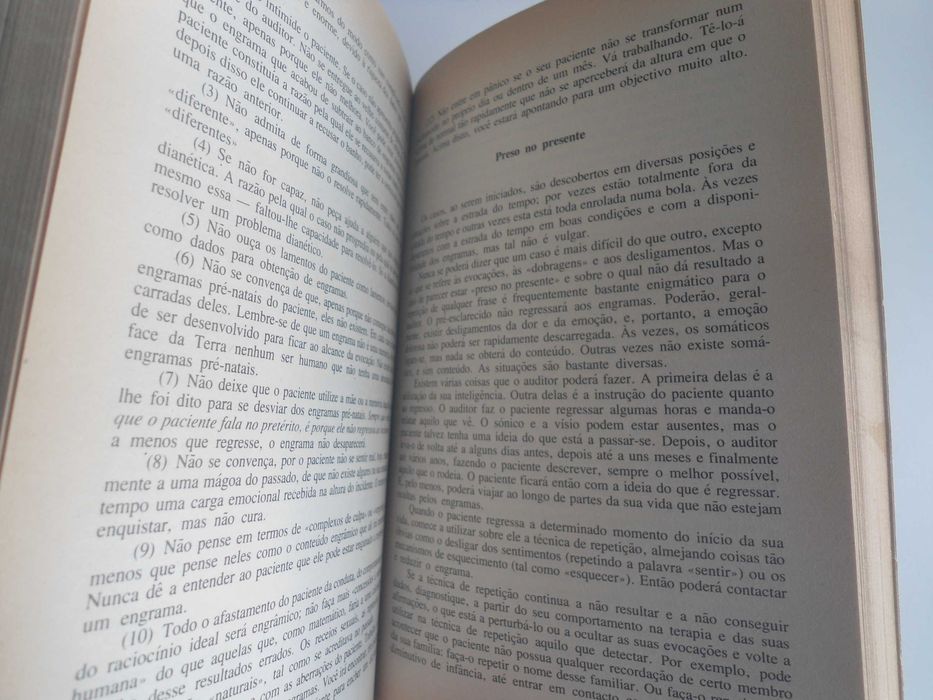 Dianética - A Ciência Moderna da saúde Mental por L. Ron Hubbard