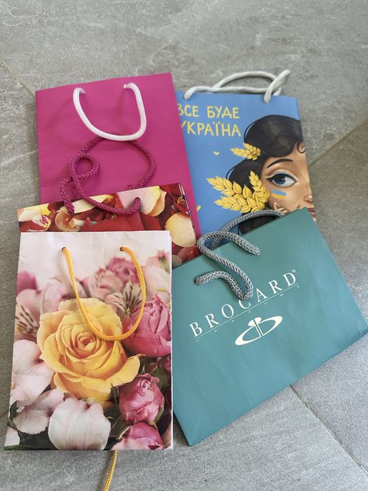 Подарункові пакети в гарному стані