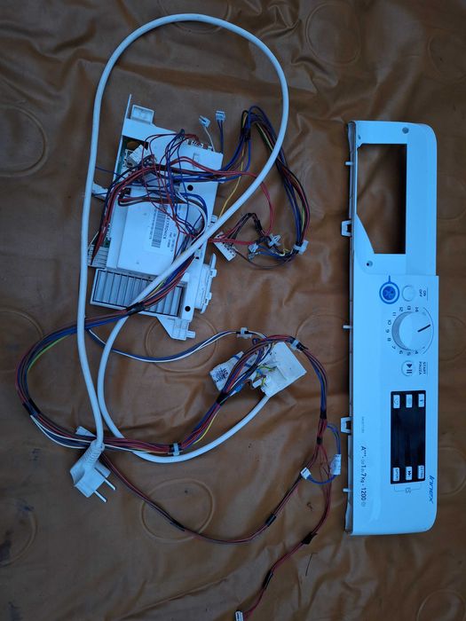 Cześci do pralki INDESIT INNEX ,programator z wiązką inne