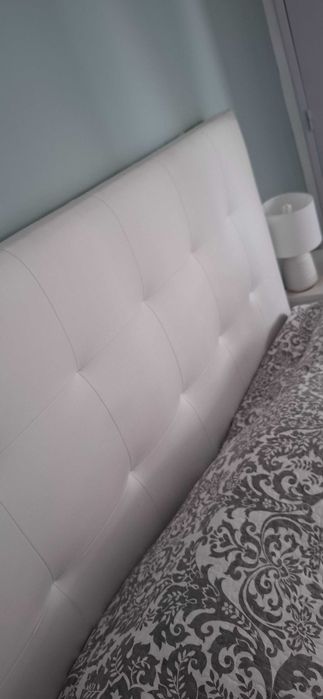 Cama casal com sommier