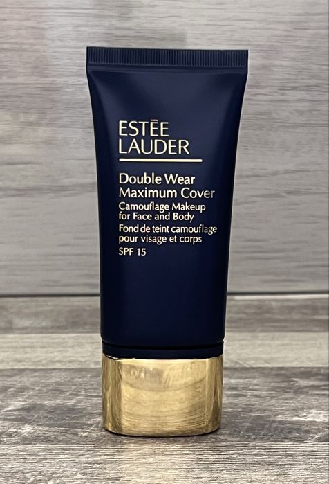 Estee Lauder Double Wear Maximum Cover w odcieniu 1N1 Ivory Nude