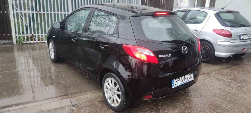 Mazda 2. 1,4 16v klima OC na rok