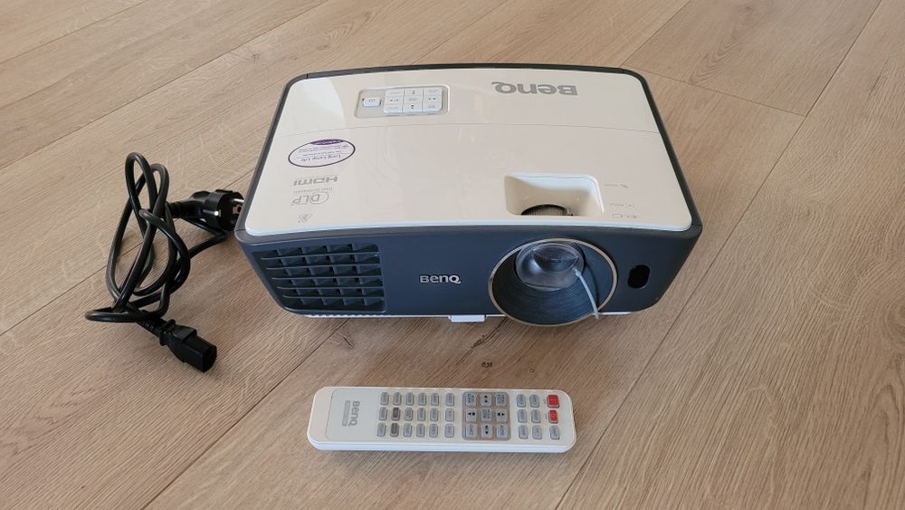 Projektor Benq W750 stan bdb mało używany