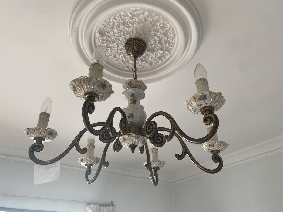 Candeeiro Em Porcelana Com Seis Lâmpadas