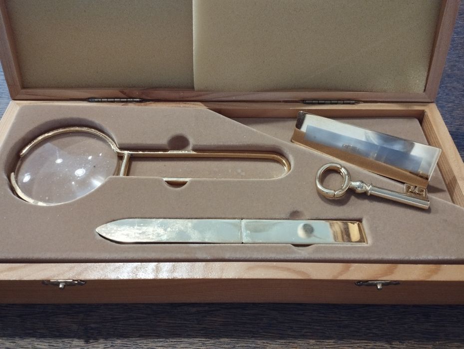 Piękny zestaw gabinetowy na biurko z lupą