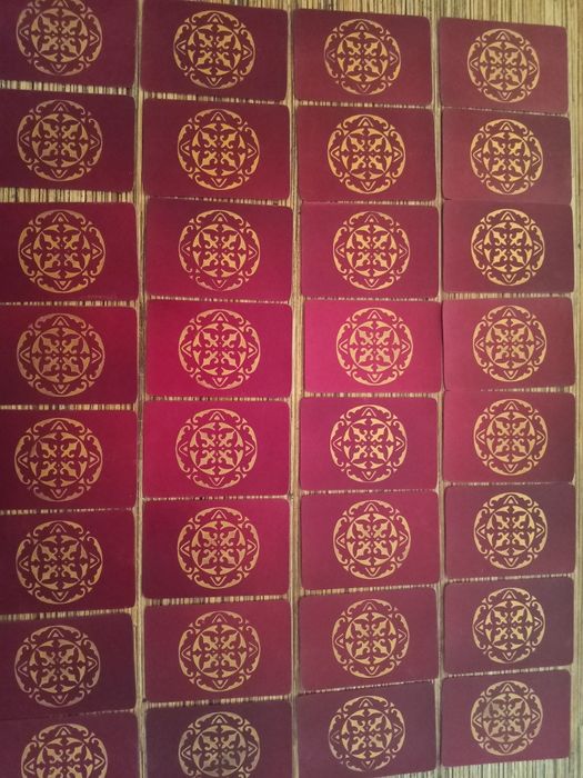 Игральные карты, пулемет.