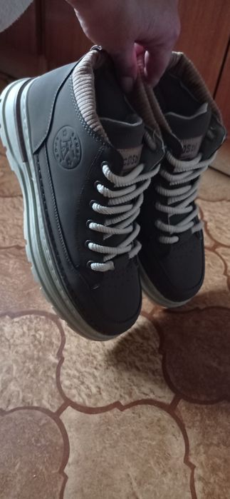 Buty sportowe 43, 5 -27,5 cm