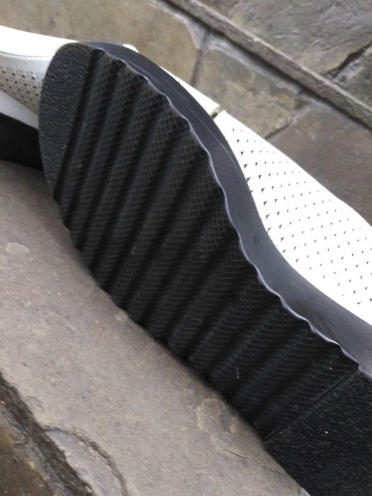 Шлепанцы на танкетке