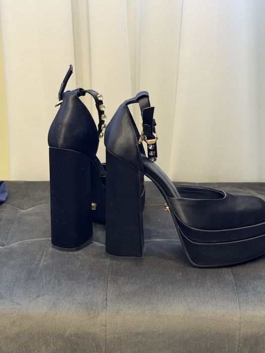 Босоножки туфли Versace