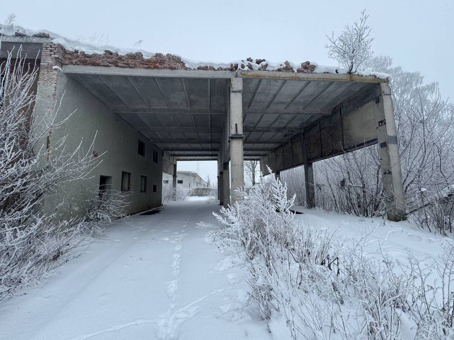 Земельна ділянка з будинком під комерційну діяльність
