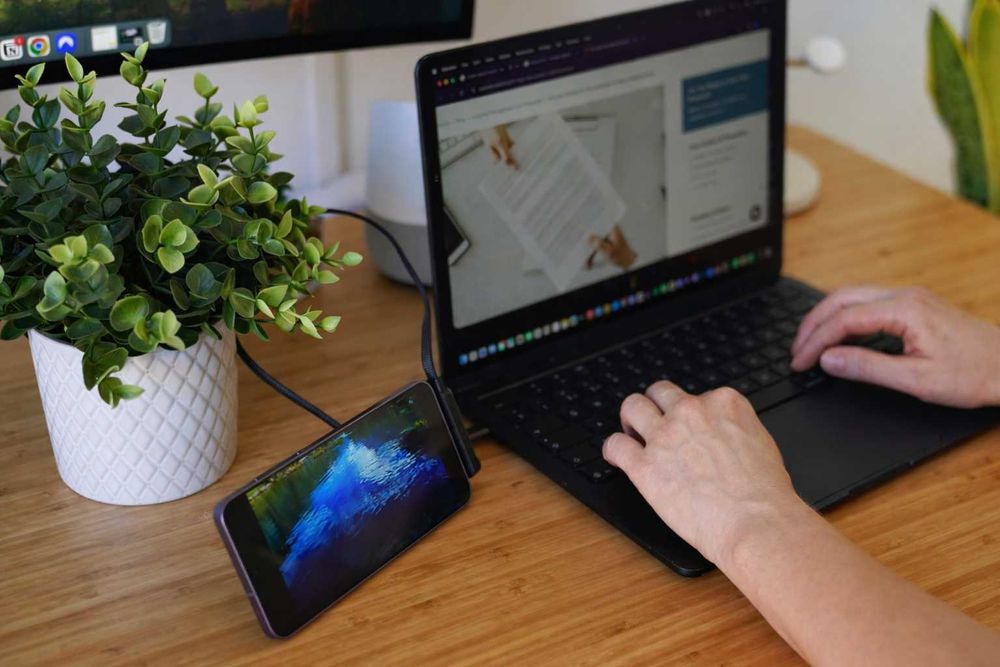 Kabel USB-C 1.50 cm 240W z wtykiem kątowym i stojakiem