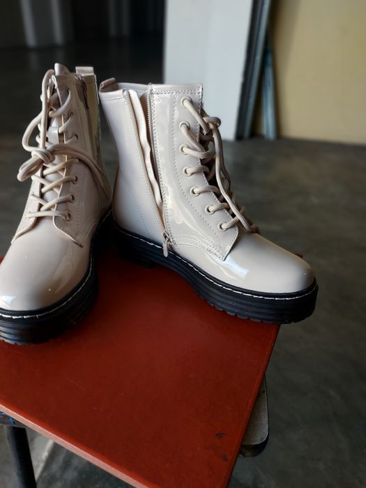 Botas Sra. Bege N: 37