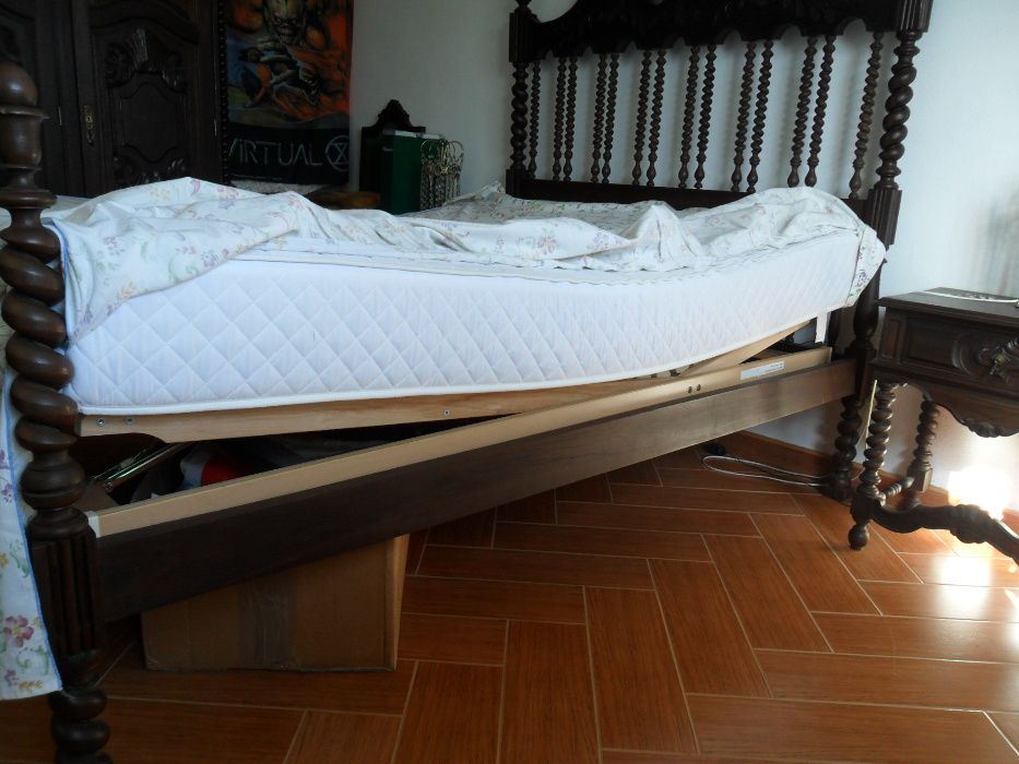 Mobília de quarto antiga e completa em madeira de mogno