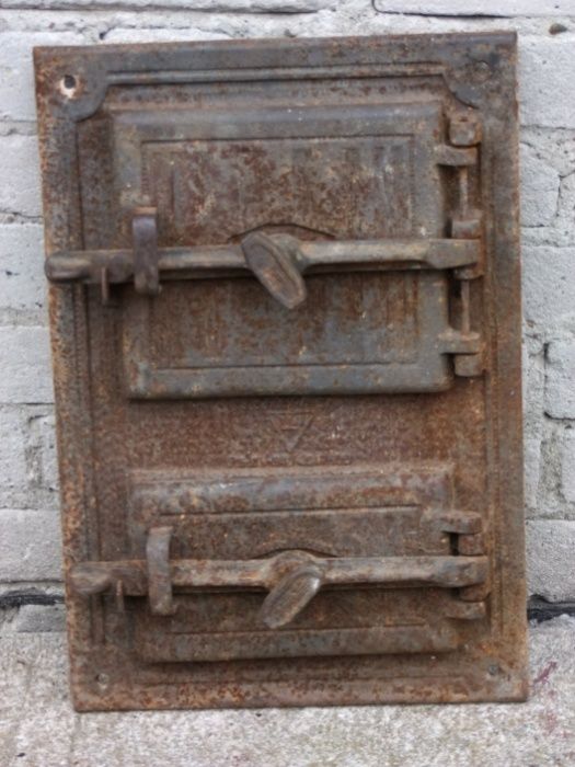 Stare żeliwne drzwiczki piec, wędzarnia