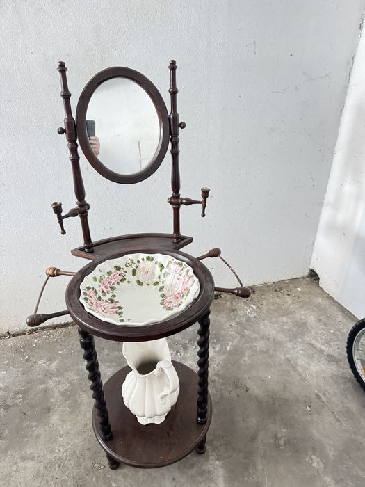 Lavatório classico antigo.