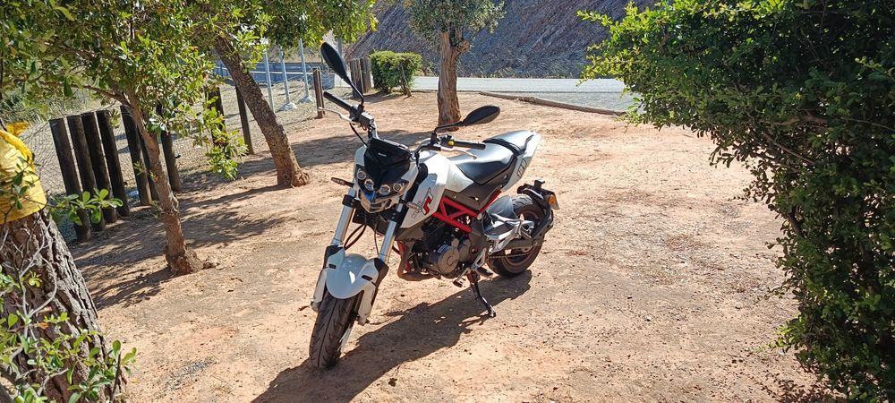 Benelli tnt 125.
