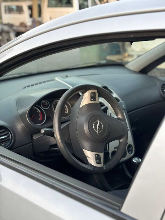 Opel CORSA D  para Peças