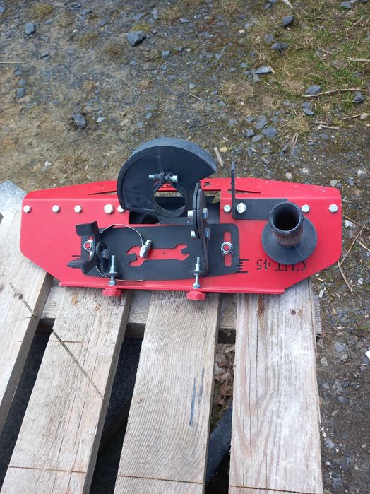 Przyżad do ukosowania kafli