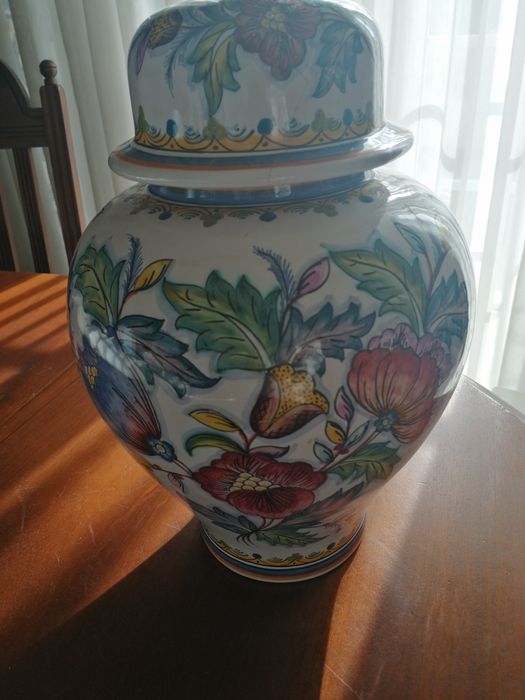 Pote pintado à mão, cerâmica de Conimbriga séc. XVII