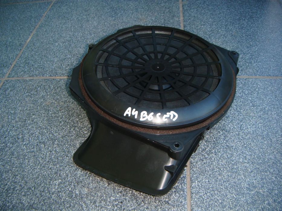 audi a4 b6  sedan głośnik- subwoofer