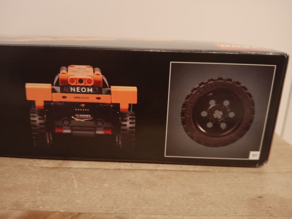 LEGO Technic 42166, samochód wyscigowy, McLaren Neom.