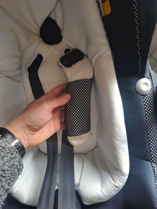 Fotelik, nosidełko samochodowe