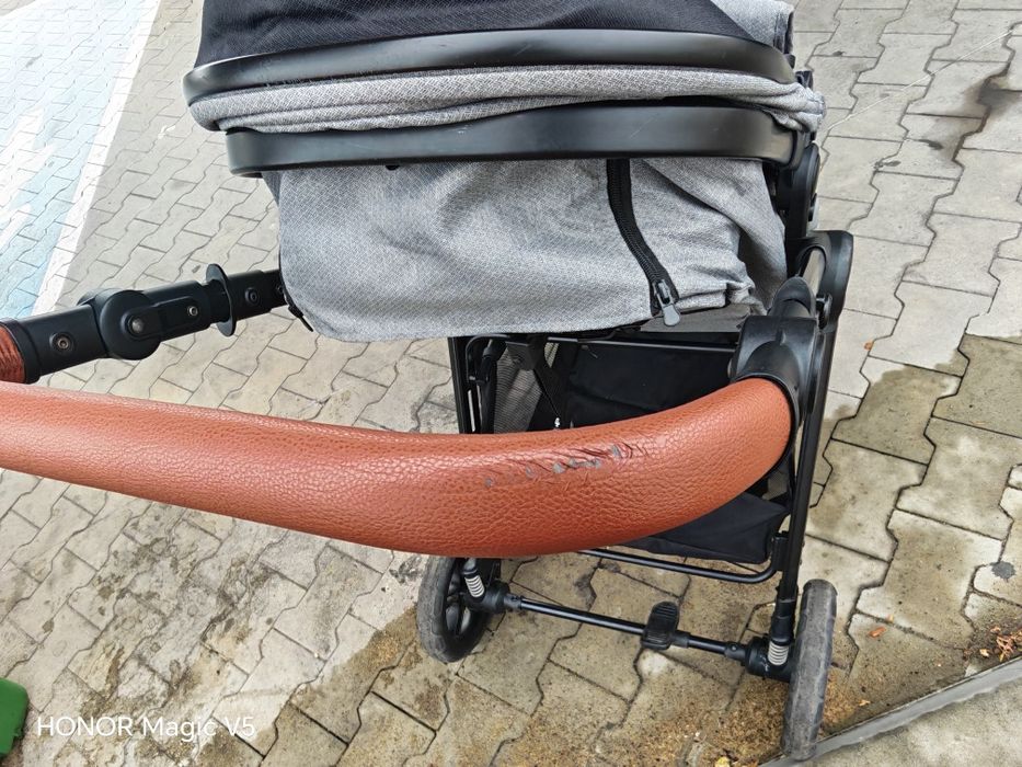 Carrinho de bebe com ovo